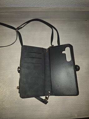 Crossbody Phone Wallet Bag in Black (Samsung S24)